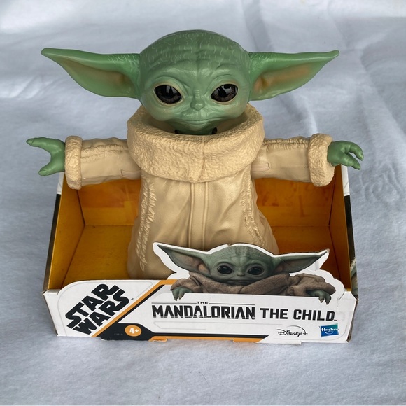 Mandalorian the child STAR WARS figure Disney /Hasbro - Picture 4 of 16